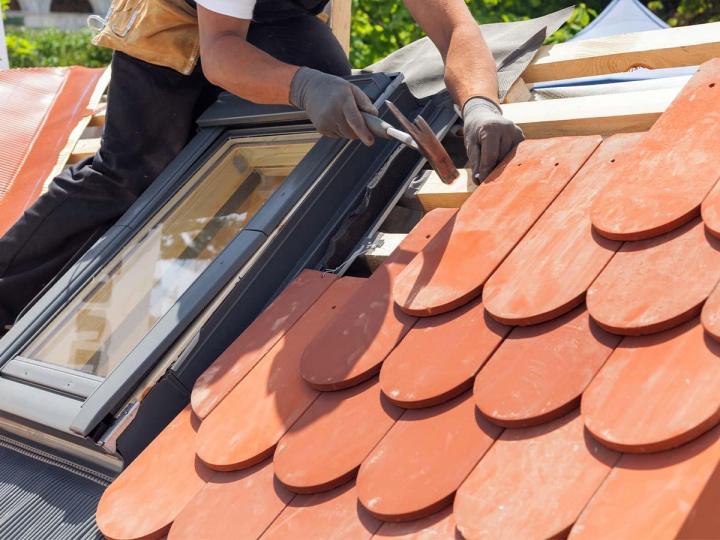 Pose de fenêtres de toit Velux en neuf et en rénovation.